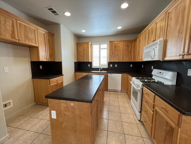Building Photo - North Merced:  $1850  Two Story 4 Bedroom ...