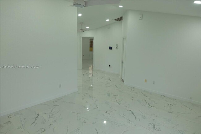 Foto del edificio - 23477 Rocket Ave