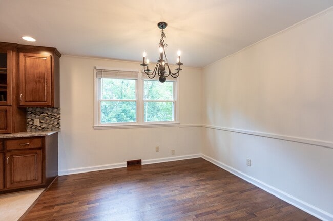 Building Photo - 5839 Wedgewood Dr