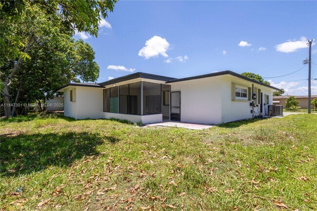 Building Photo - 2568 NW 34th Terrace