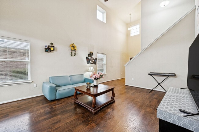 Building Photo - 3400 Ortman Dr