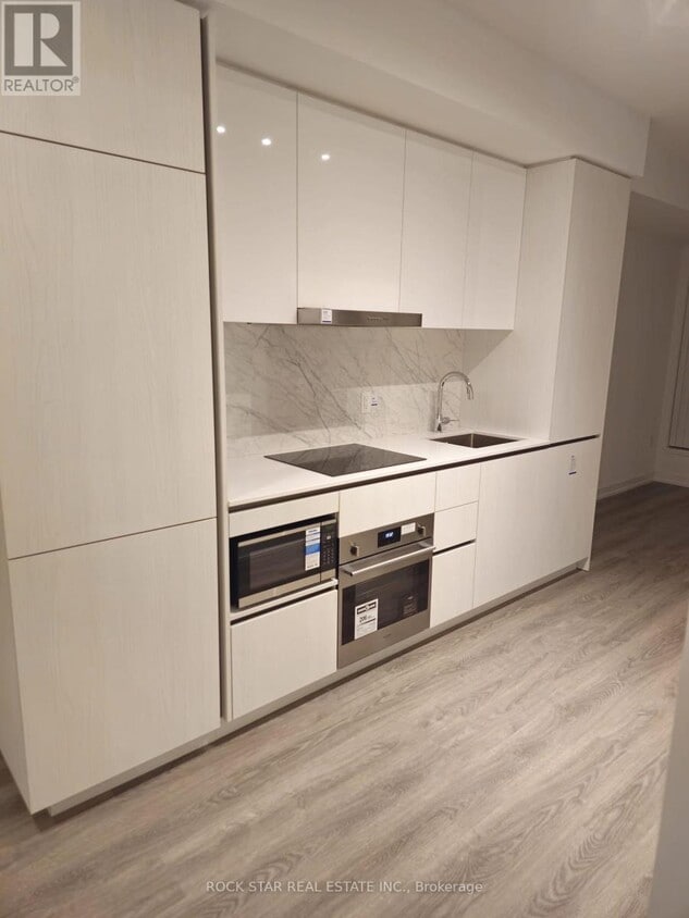 Photo principale - 8 Interchange Wy