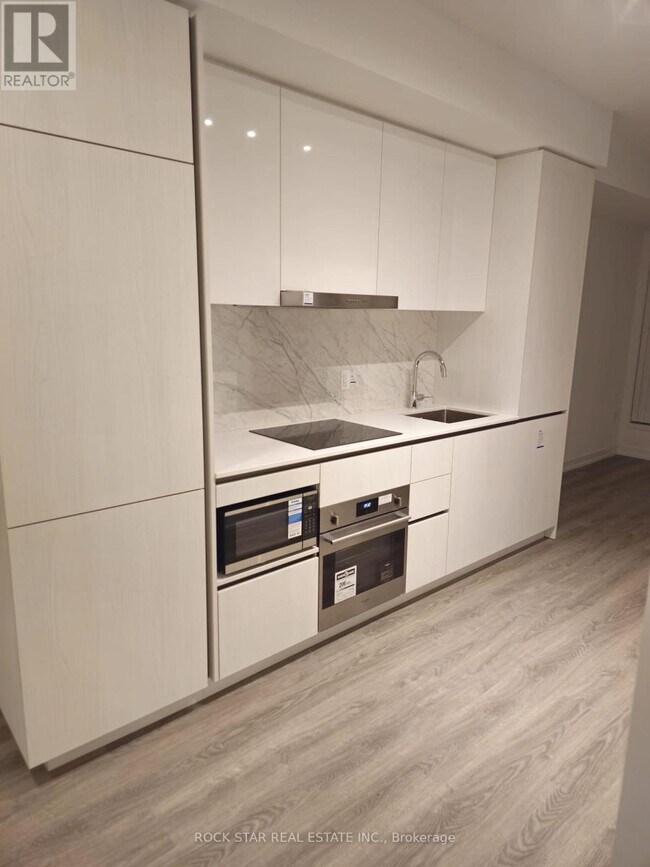 Building Photo - 8 Interchange Wy