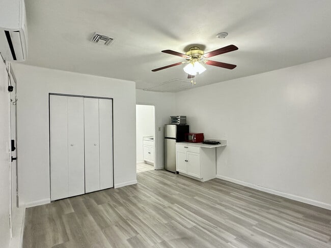 Building Photo - 4321 NW 20th Dr