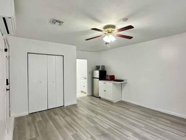 Foto del edificio - 4321 NW 20th Dr