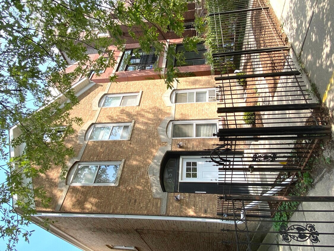 Foto principal - 851 N Hermitage Ave