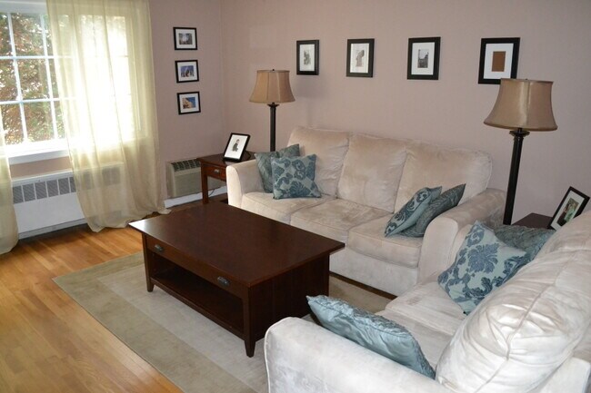 Foto del edificio - 28 Wedgewood Dr