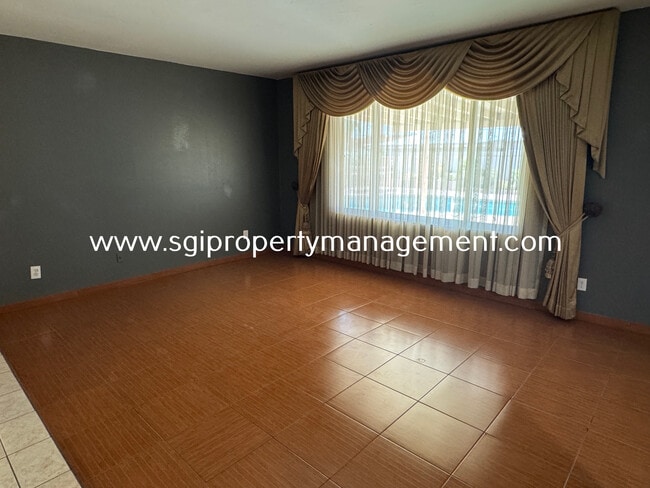 Foto del edificio - 4 Bedroom Phoenix home with pool