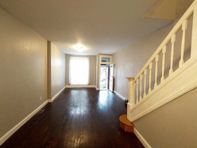 Building Photo - 511 N Kenwood Ave