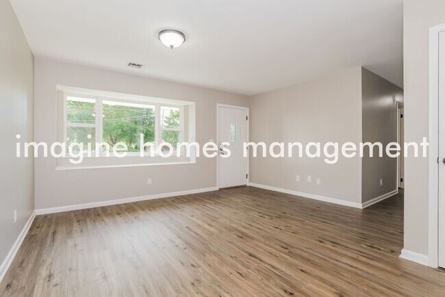 Foto del edificio - 3 bedroom, 1.5 brick home in Springdale