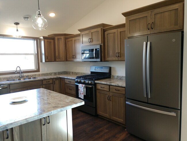 Building Photo - 5704 Glenview Ln