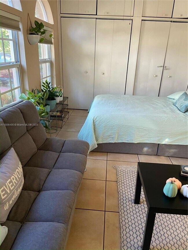 Foto del edificio - 1678 SW 11th St