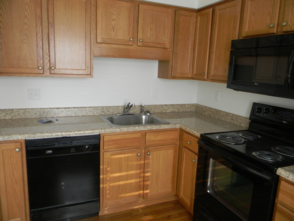 Primary Photo - 3330 Vestal Rd