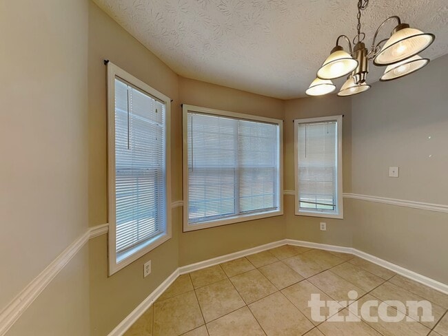 Building Photo - 235 Red Maple Dr
