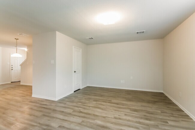 Building Photo - Somerset Trails - 9430 Dogwood Hill, San A...