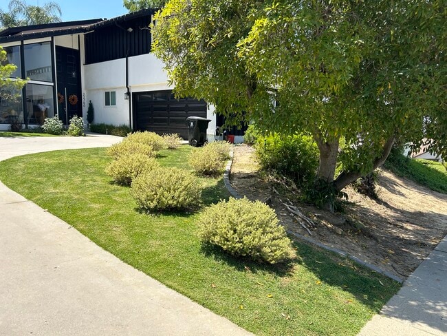 Photo - 22700 Flamingo St (Woodland Hills, CA) House