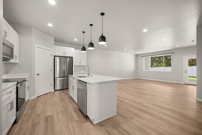 Building Photo - 4255 &amp; 4257