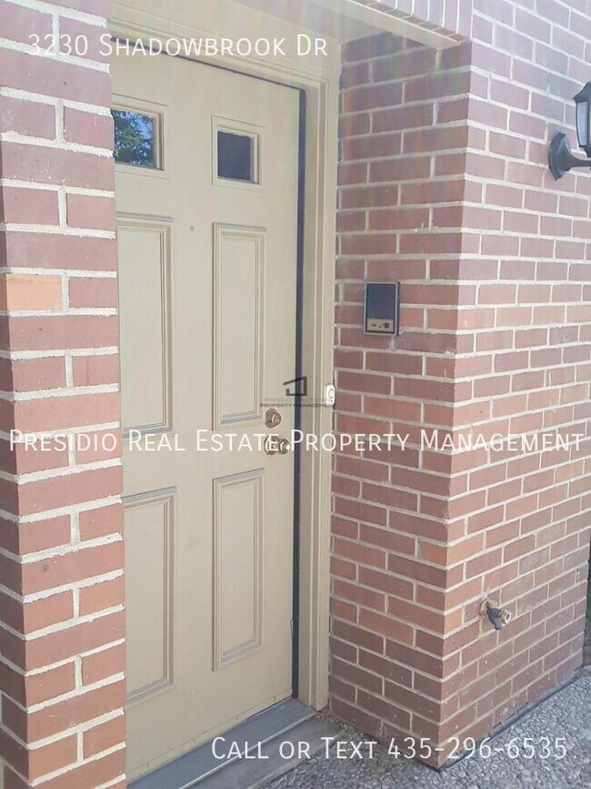 Foto del edificio - 3230 N Shadowbrook Dr