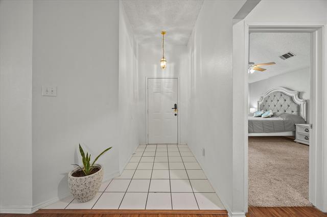 Foto del edificio - 703 Primrose Ln