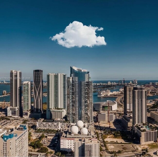 Foto del edificio - 851 NE 1st Ave