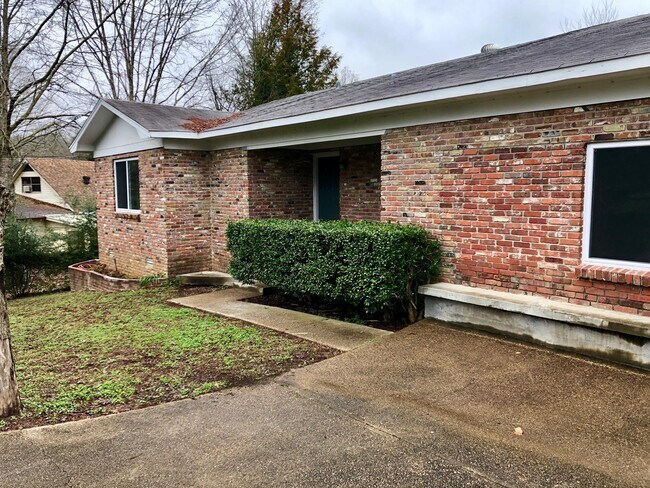 Building Photo - 103 Cedarwood Ct