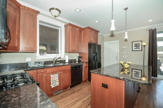 Foto del edificio - 5818 N Winthrop Ave