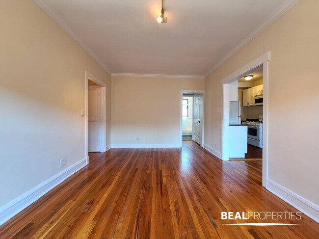 Building Photo - 1 bedroom in CHICAGO IL 60613