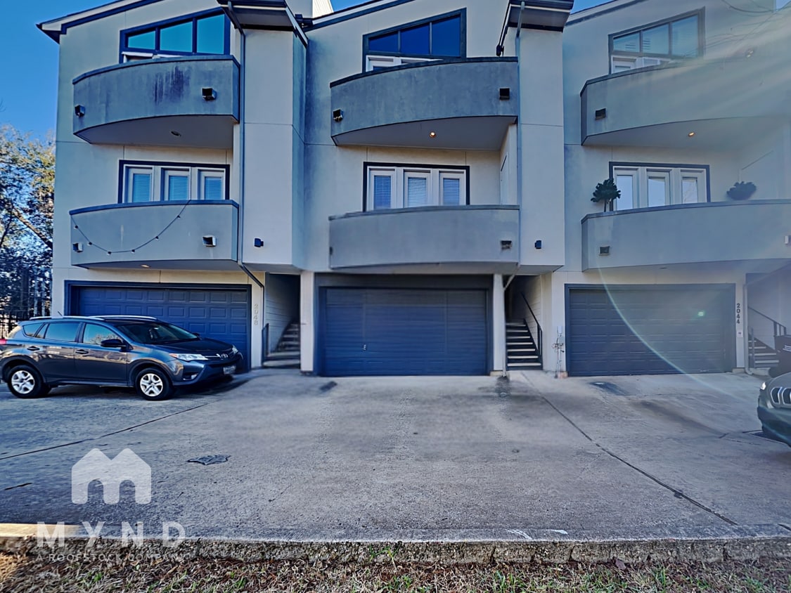 Primary Photo - 2046 Tuam St