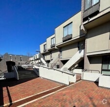 Building Photo - 2214 Deerfern Crescent