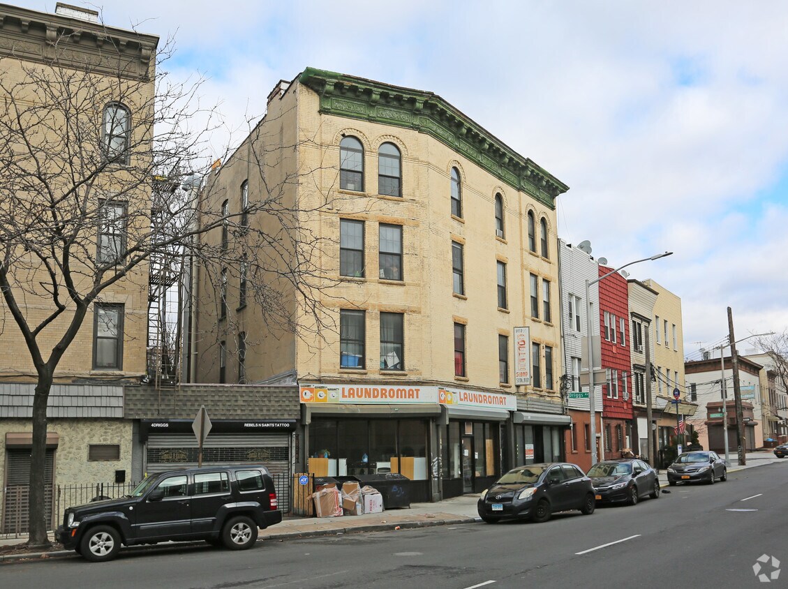 Primary Photo - 729-731 Meeker Ave