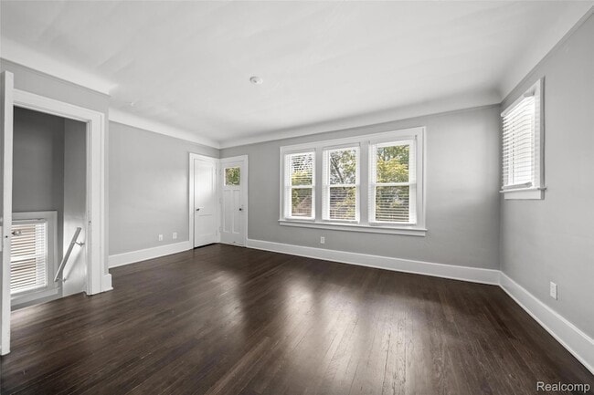 Building Photo - 242 W Webster St