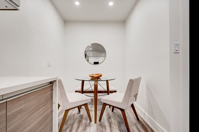 Foto del edificio - 3329 W Dickens Ave