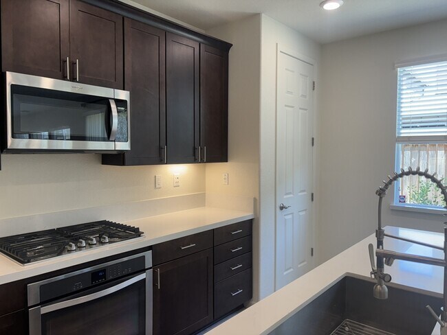 Building Photo - 5558 Kennedy Pl