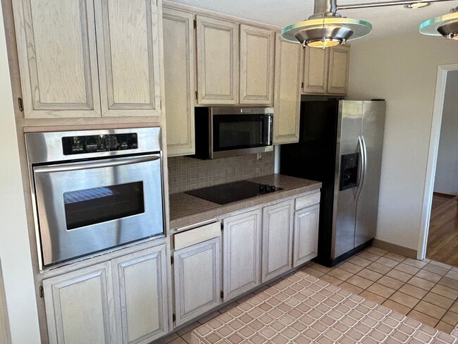 Building Photo - Spacious 4-Bedroom Home with Pool in Prime...