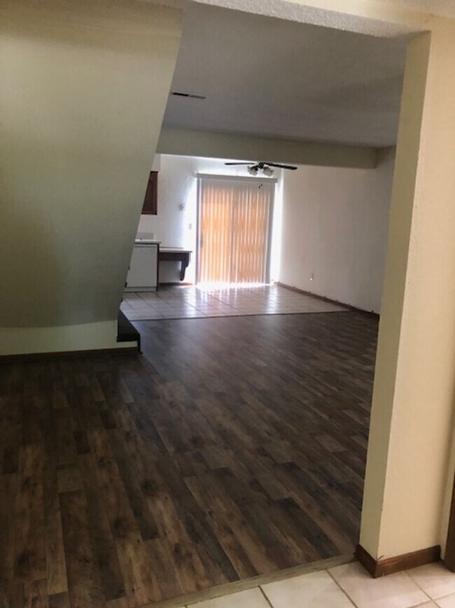 Foto del edificio - 203 NE Greystone Dr