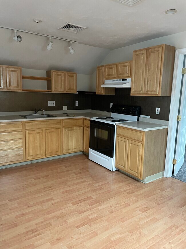 20 Spruce St Unit Third floor, Clinton, MA 01510 Apartments in