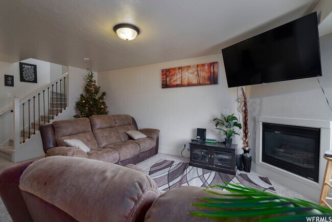 Foto del edificio - Spacious Vernal Townhome