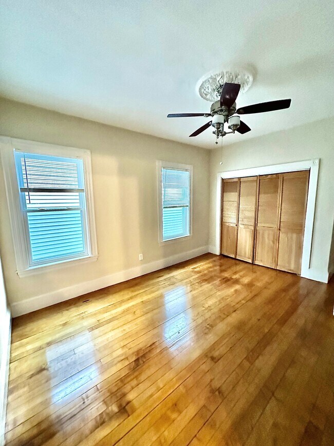 Building Photo - 3243 Washington St