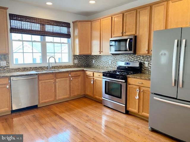 Foto principal - 576 B St