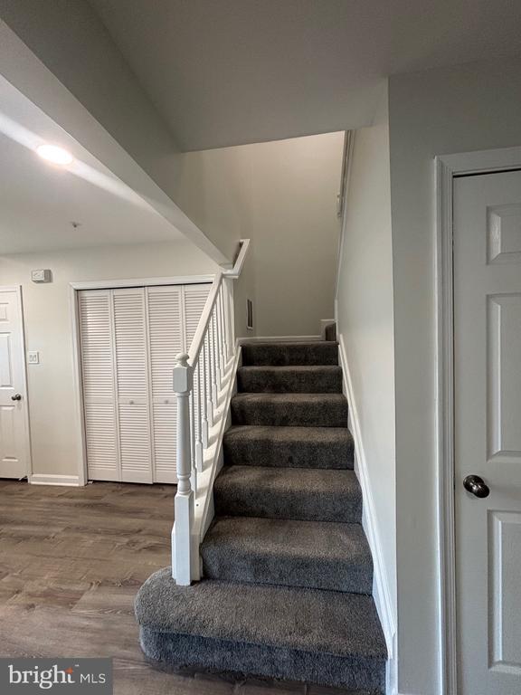 Building Photo - 863 English Chestnut Dr