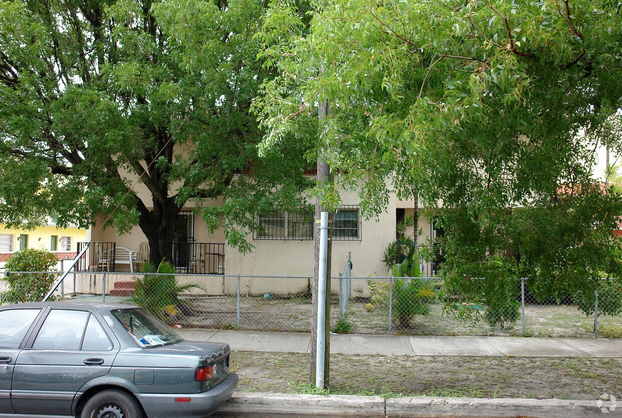 Primary Photo - 840-858 NW 4th St