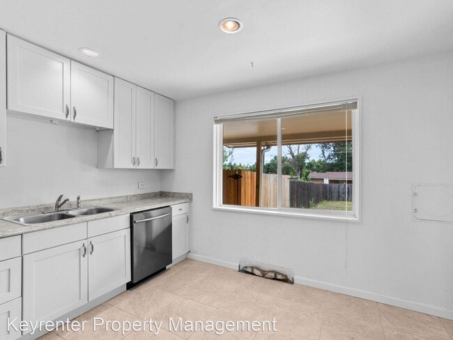 Building Photo - 4 br, 2 bath House - 130 W Midway Blvd