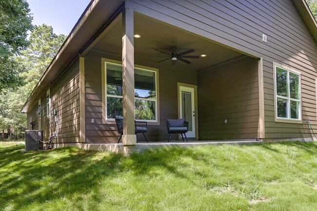 Foto del edificio - 11931 Lakeview Manor Dr