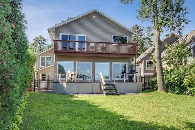 Foto del edificio - Minnetonka Lakeshore!