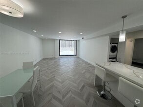 Building Photo - 1800 Collins Ave