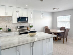 Building Photo - 4541 N Ocean Dr