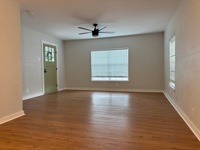 Photo - 323 Arlington Ct House