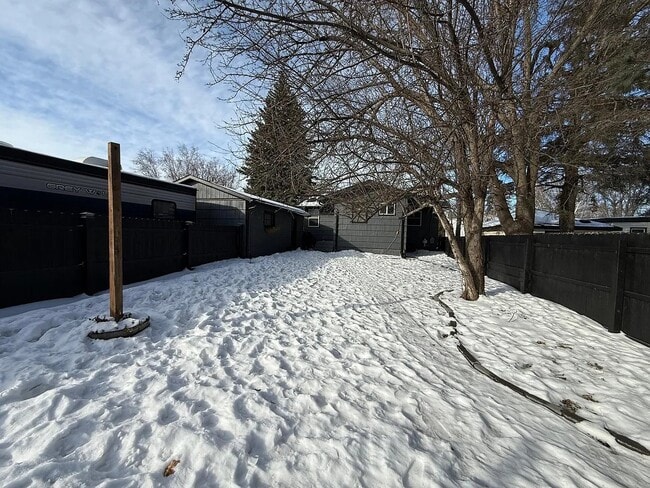 Building Photo - 240 Kneale Ave N