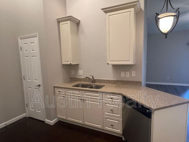 Foto del edificio - 6431 Brookfield Ct Dr