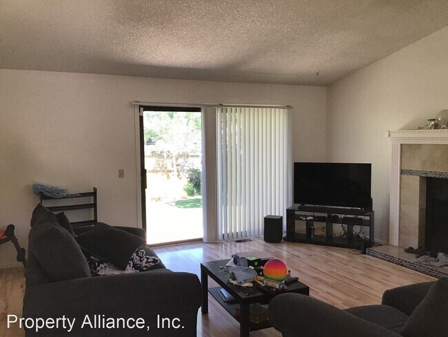 Building Photo - 3 br, 2.5 bath House - 4239 S. Kittredge S...
